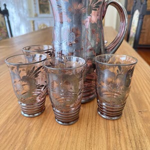 SET OF 6 GLASSES AND CARAFE, decorated glass, burgundy tones, vintage 50s/60s, unique piece, splendid, vintage, retro, gift idea