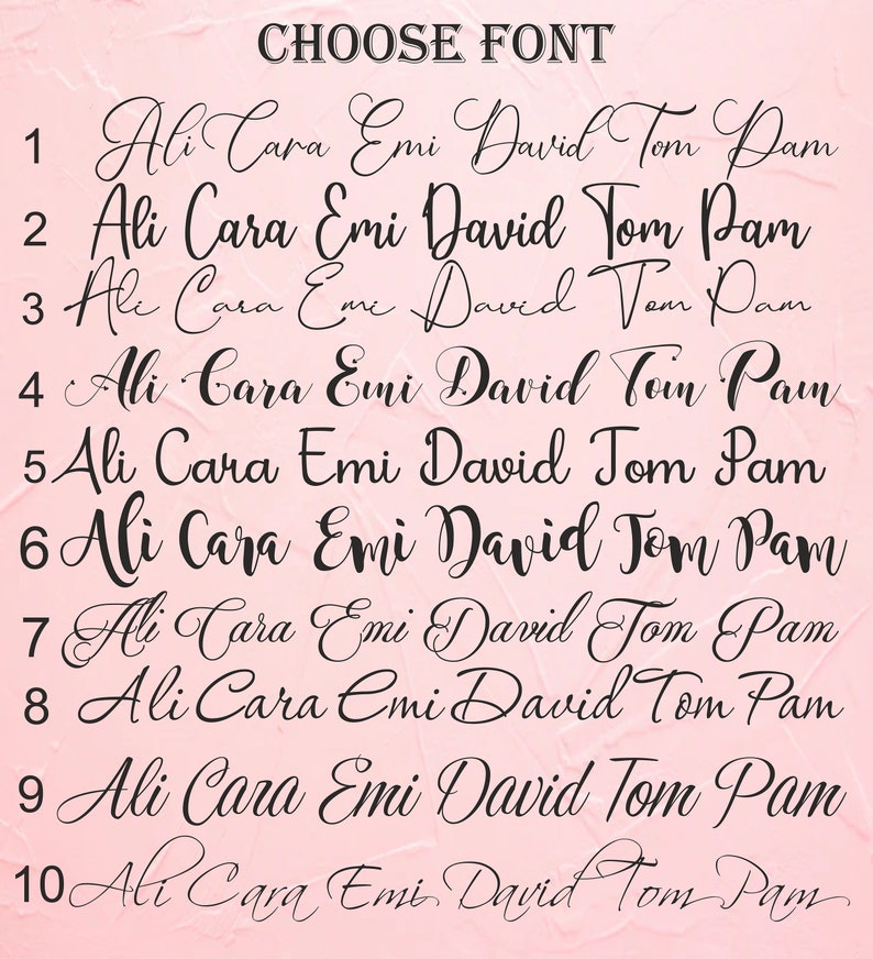 K&ouml;nnte beinhalten: Auf rosa Hintergrund werden zehn verschiedene Schreibschriftarten gezeigt. Jede Schriftart zeigt die Namen Ali, Cara, Emi, David, Tom und Pam. Der Text "CHOOSE FONT" steht oben.