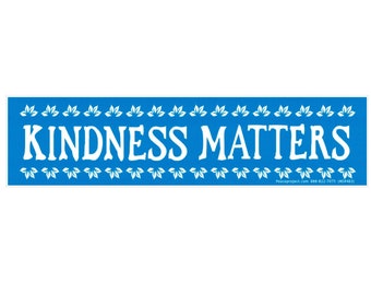 Kindness Matters Small Motivational Bumper Sticker Ordinateur portable Skateboard Bouteille d’eau Décalcomanie ou aimant 6 par 1,5 pouces