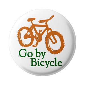 Pode incluir: Um botão branco com uma ilustração de bicicleta laranja e o texto "Go by Bicycle" em verde.