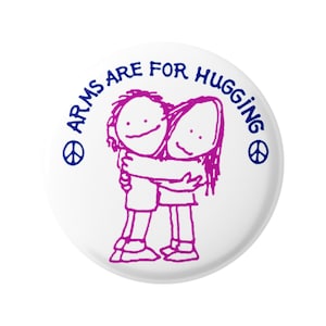 Arms Are For Hugging Anti-Gun, Nonviolence Button Pinback für Rucksäcke, Jacken, Mützen, oder Kühlschrankmagnet rund 1,75 Zoll