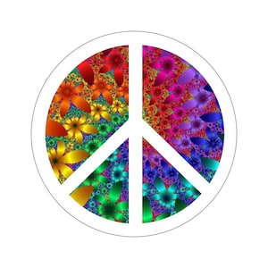 Puede incluir: Un signo de paz con un patrón de arcoíris de flores coloridas. El signo de paz es blanco y las flores son en tonos de rojo, naranja, amarillo, verde, azul y morado.