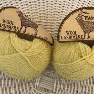 Lot of 2 Mid-Field Wool Cashimere Cashmere 100% wool pale yellow high quality crochet knitting yarn made in Great Britain 20 g ball