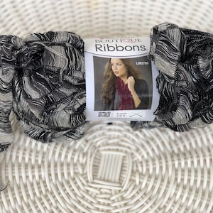 Red Heart Boutique Ribbons City omvangrijk 42 yds/38 m 3,5 oz/ 100 g ruches sjaal garen stopgezet Tinten grijs cadeau voor haar gebreide haak