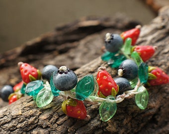 Blueberry and wild strawberry bracelet - Lampwork berries jewelry - Contemporary nature forest fruit berry jewellery - Forest fruits bijoux