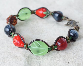 Glass berries shambala bracelet - Berries on leather jewelry - Summer gooseberry currant lampwork jewellery - Unusual beading garden bijoux