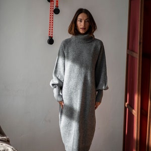 Abito lungo in maglia di lana merino lavorata a maglia, abito in maglia di lana a collo alto minimalista, abito invernale in maglia di lana a maniche lunghe con collo alto