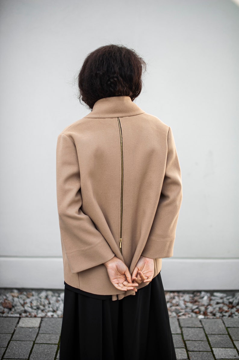 Women's elegant, classics-inspired wool coat for fall.
