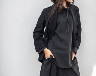 Damen Merinowolle locker sitzende schwarze Luxusbluse, klassisches A-Linie-Damen-Bürohemd mit hohem Ausschnitt, Damenbekleidung, Damenformal
