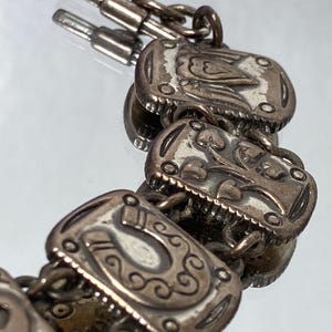 Pulsera de eslabones con símbolo inspirador de Brighton imagen 12