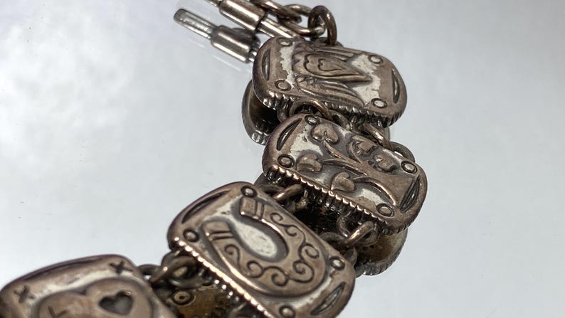 Pulsera de eslabones con símbolo inspirador de Brighton imagen 12