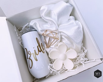 Bride to be gift box, Bridesmaid Proposal, Personalized gift, Champagne flute, Scrunchies hair tie, Retro hair claw flower, maid of honor