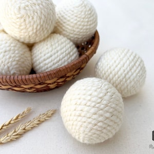Snow balls, Yarn Ornaments, Christmas home decor, Decoration ball, White gold, Tiered tray, Wreath attachment, Orbs, Thick wool