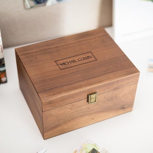 Boîte de rangement en bois avec couvercle à charnière (D2) - Boîte souvenir gravée pour cartes photos, tasse d'enseignant de retraite BFF, cadeaux entre filles et garçons