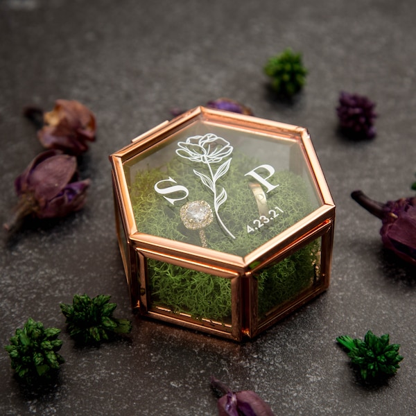 Hexagon Glass Ring Box with Moss - Gold or Rose Gold - Ring Box for Wedding Ceremony, Modern Ring Holder for Engagements