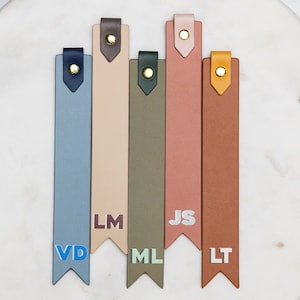 Personalized Leather Bookmark w/ Loop (Design 1) - Custom Page Marker Reading Essential Literary Accessory College Gift for Book Lovers