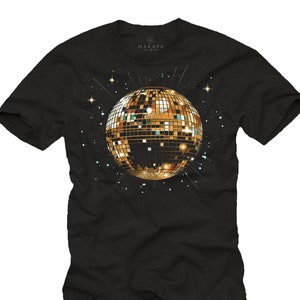 Peut inclure: T-shirt noir avec un motif de boule disco dorée. La boule disco est entourée d'étoiles blanches et d'une explosion de lumière.