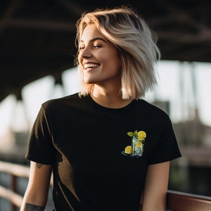 Chemise à manches courtes pour femme Motif verre de gin tonique Hauts d&#39;été Cadeaux pour femmes Noir/Blanc Taille S-XL