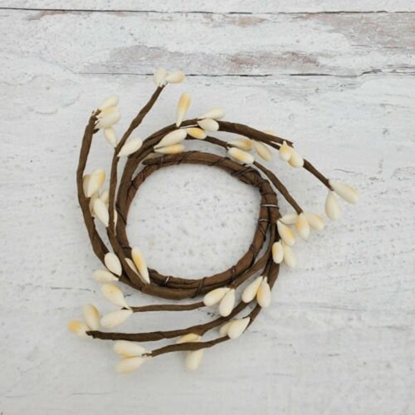 Primitive Ivory Pip Berry 1.5" Candle Ring