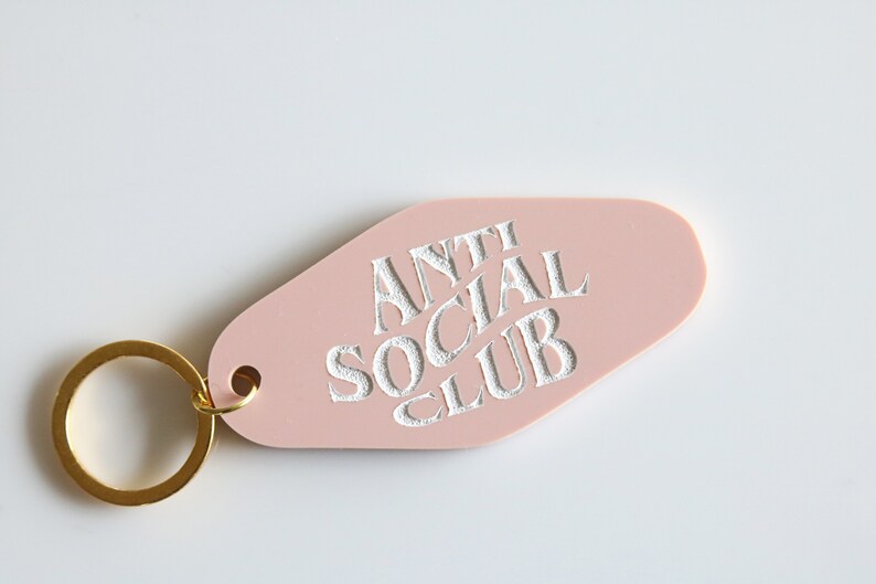 anti social club motel keychain | CHOOSE YOUR COLOR | anti social | gift | birthday | anxious | key | retro | introvert | adhd | alone Bild 2