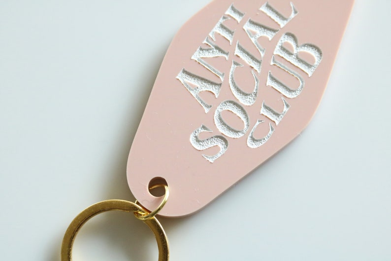 anti social club motel keychain | CHOOSE YOUR COLOR | anti social | gift | birthday | anxious | key | retro | introvert | adhd | alone Bild 3