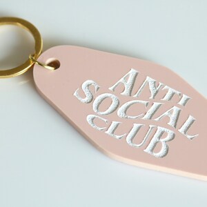 anti social club motel keychain | CHOOSE YOUR COLOR | anti social | gift | birthday | anxious | key | retro | introvert | adhd | alone Bild 4