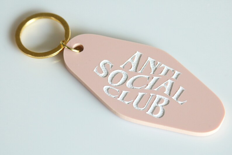 anti social club motel keychain | CHOOSE YOUR COLOR | anti social | gift | birthday | anxious | key | retro | introvert | adhd | alone Bild 4