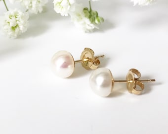 Solid gold pearl earrings - Yellow gold pearl earrings - 9ct yellow gold earrings - Freshwater pearl studs - Gold and pearl studs - Pearls