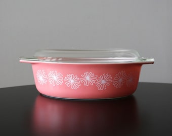 Pyrex Pink Daisy 2.5 Quart Covered Casserole Dish #045 Rare + Classic Mid Century Kithcen Ware