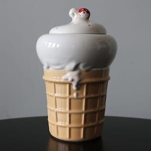 Seltene McCoy Eiswaffel Keksdose 1970er Jahre Vintage Keramikdose mit Kirsche