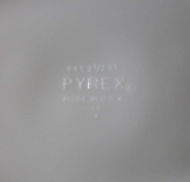 Pyrex Pink Daisy 2.5 Quart Covered Casserole Dish 045 Rare Classic Mid