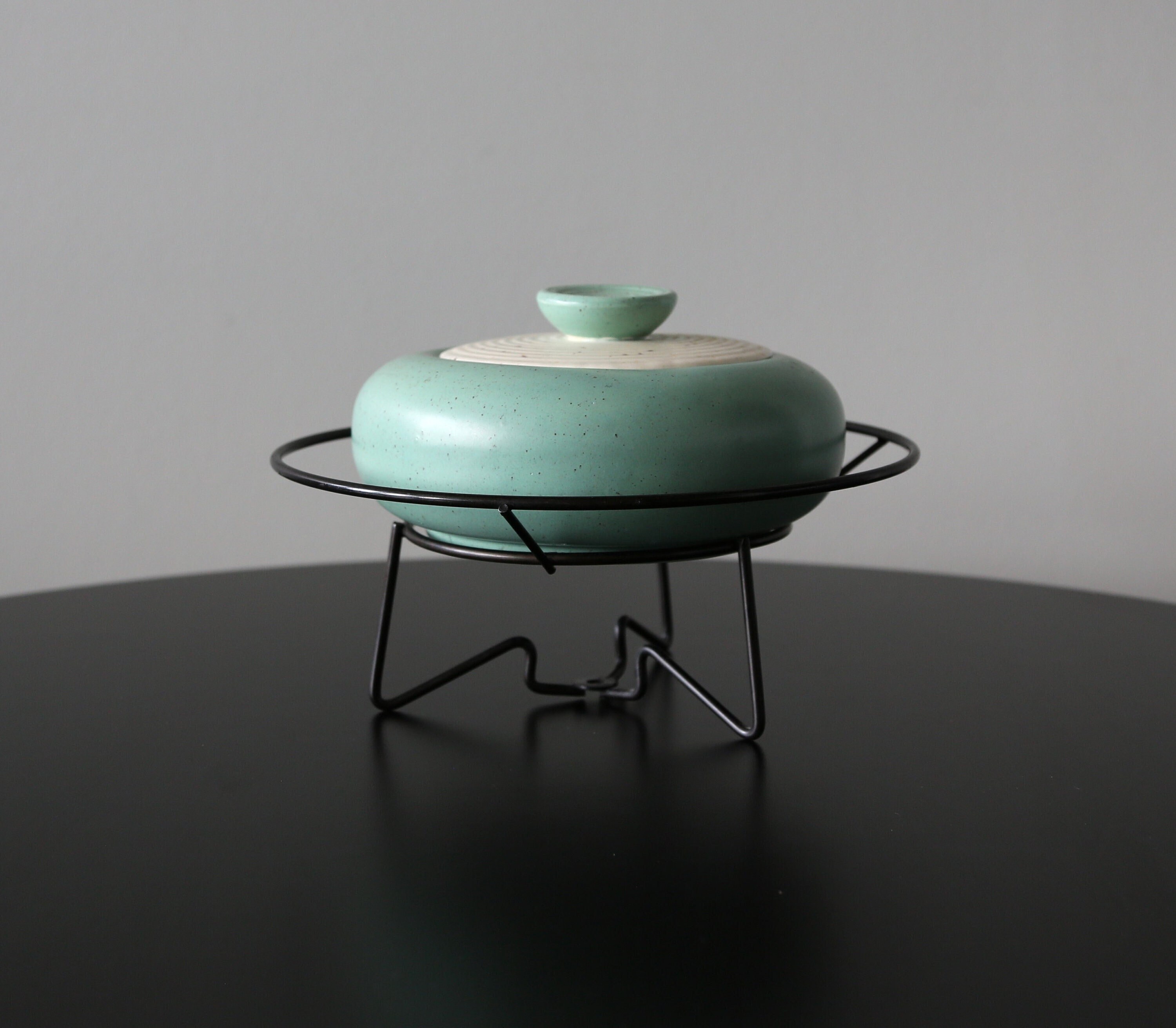 Space Age A.C. Davey Ceramic Covered Casserole with Original Wire Stand Atomic Aqua Green + White Speckled Kitchen Ware MCM UFO Design