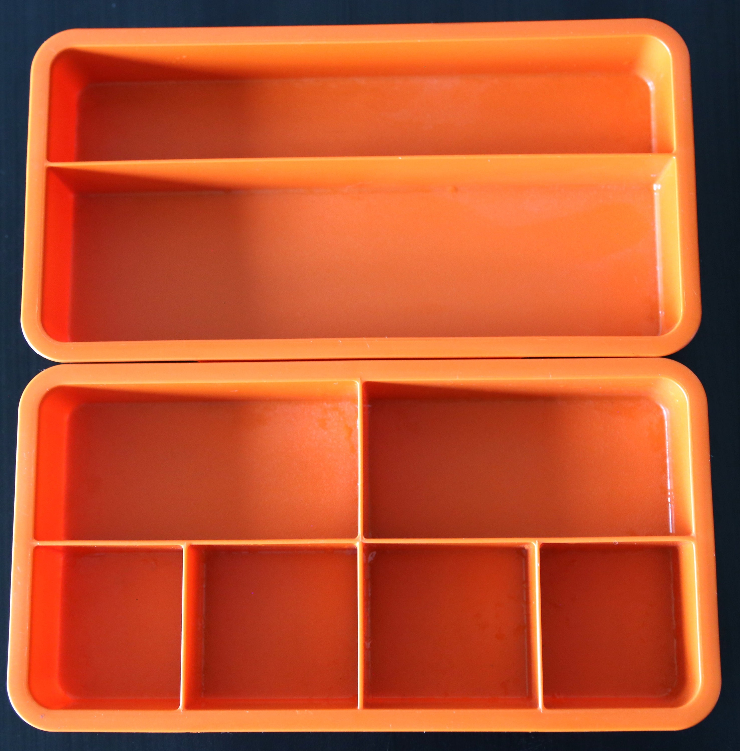 Tupperware #1421 Hobby Organizer with lid, Orange