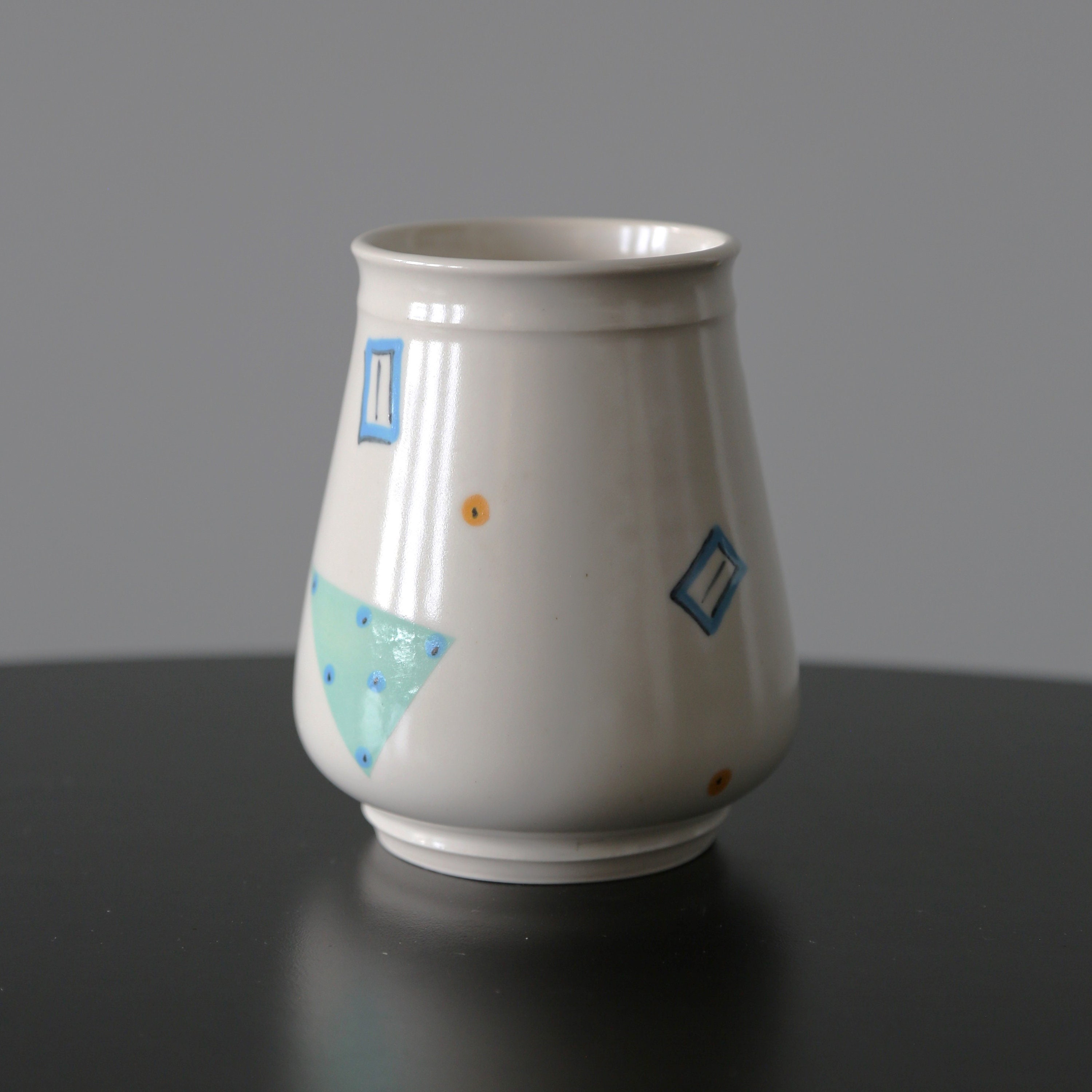 ポストモダン 80 年代 花瓶 / カップ ハンドメイド ケリー スウォープ