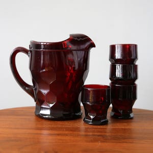 Dzbanek Royal Ruby Red Georgian + cztery szklanki Heavy Art Deco Glass Barware / Kitchenware Anchor Hocking