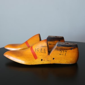 Vintage Pair Wood Shoe Forms: Woodright Size 15AA, 1963, Farmhouse Decor