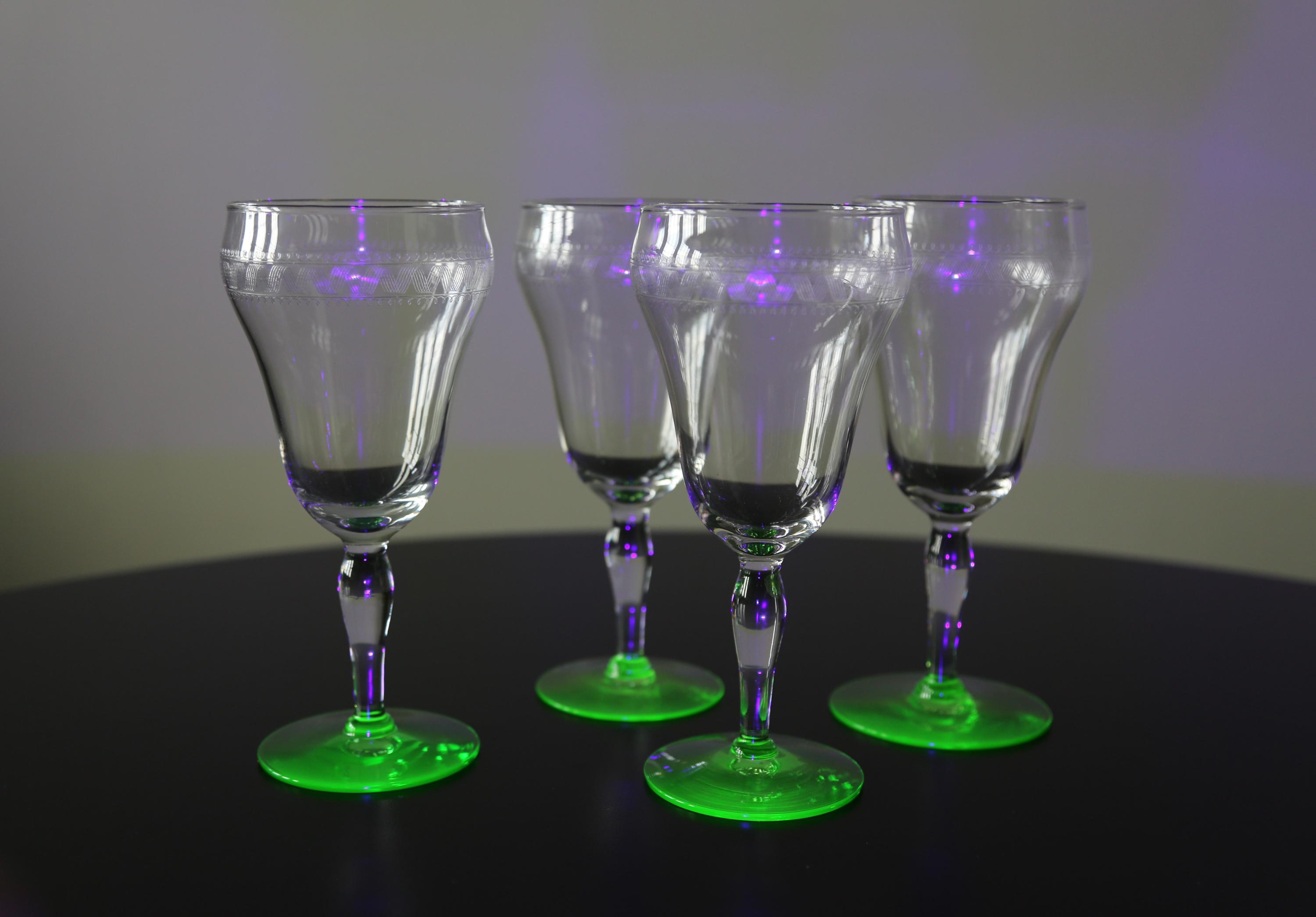 ウランガラス Uranium glass wine - Etsy 日本