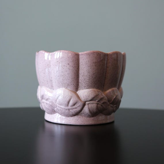 Vintage 1950s Light Pink Scalloped Planter Vintage 1950s Light Pink Scalloped Planter