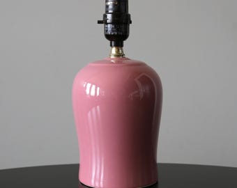 Lampa stołowa ceramiczna z lat 80. XX wieku: akcent buduarowy Dusty Rose
