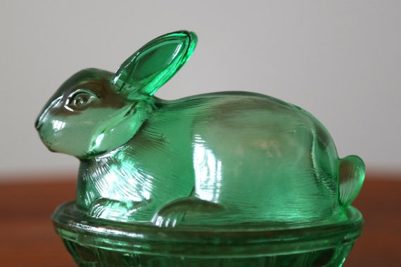 Vintage LE Smith Emerald Green Glass Covered Bunn… - image 4