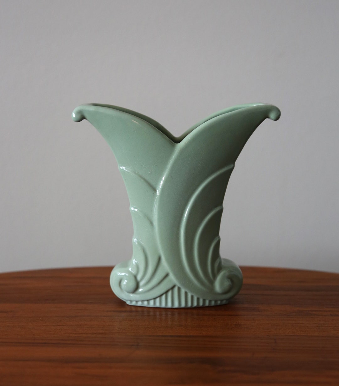 Vintage Abingdon Pottery Vase Green Art Deco Scroll Vase 512 Mid