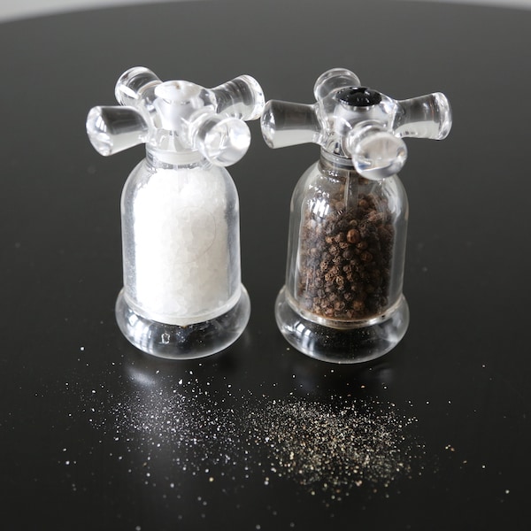 Cole & Mason Lucite Salt + Pepper Grinders Vintage MCM Kitchen Ware Faucet Handle Design