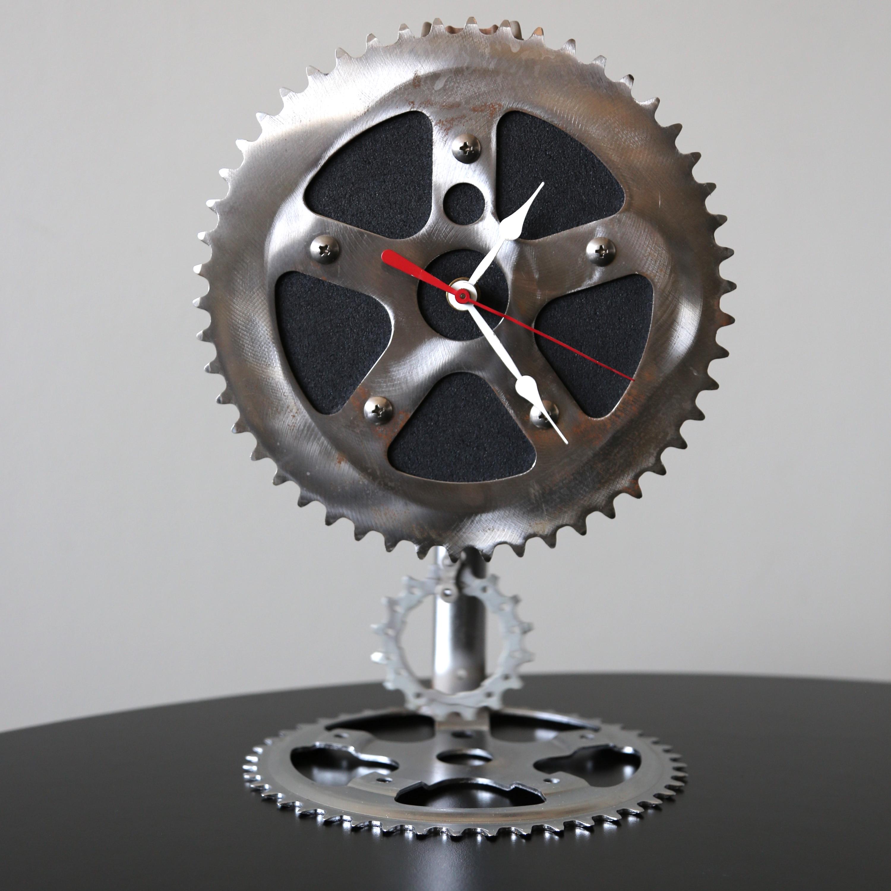 Recycled Bicycle Gears Pendulum Clock Handmade Industrial Metal Cog Desk Clock Bike Parts