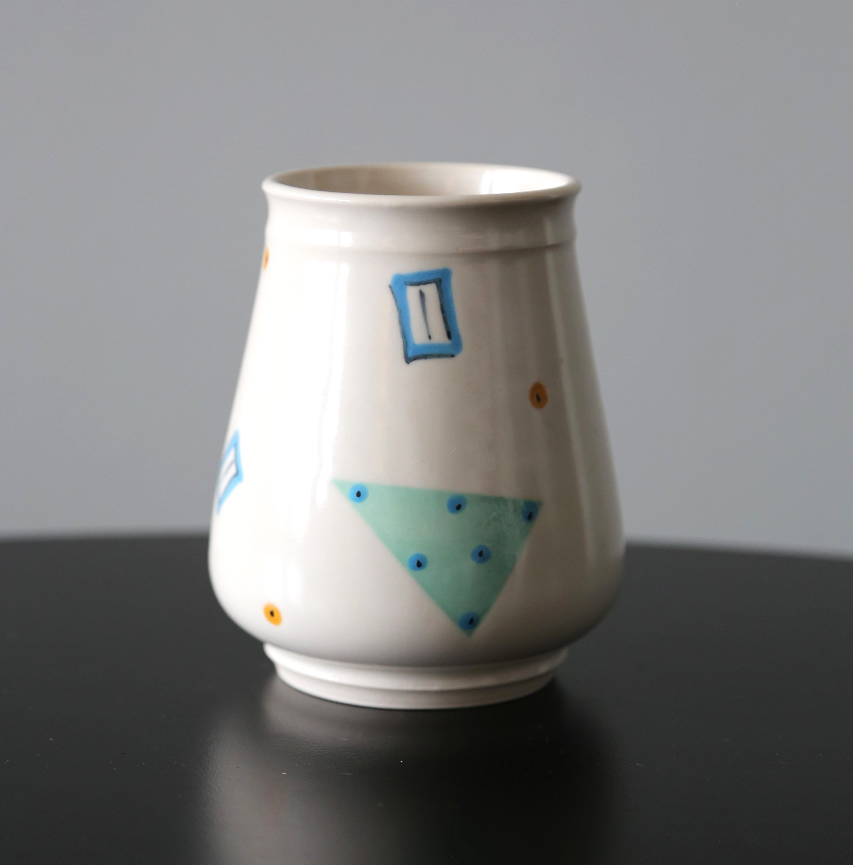 ポストモダン 80 年代 花瓶 / カップ ハンドメイド ケリー スウォープ