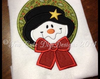 Oval Appliqued Snowman featuring a primitive star hat and a festive bow