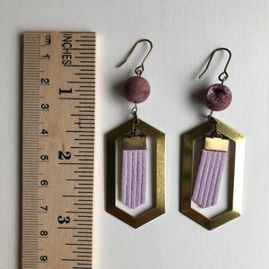 Hex Earrings with Lilac Vegan Suede Fringe & Amethyst Druzy zdjęcie 6