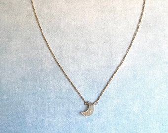 Vermeil necklace with mother-of-pearl crescent moon