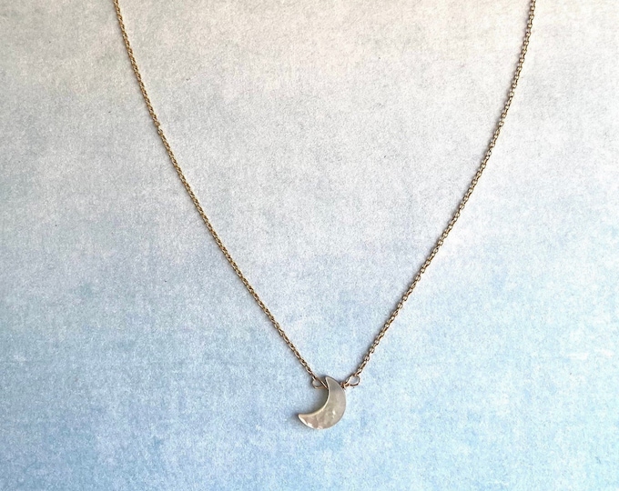 Vermeil necklace with mother-of-pearl crescent moon 