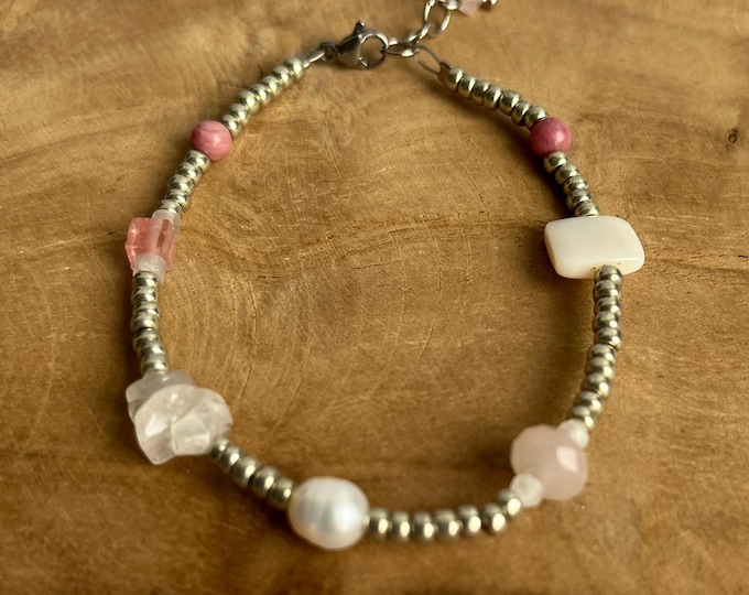 Delicate beaded bracelet with semi-precious stones