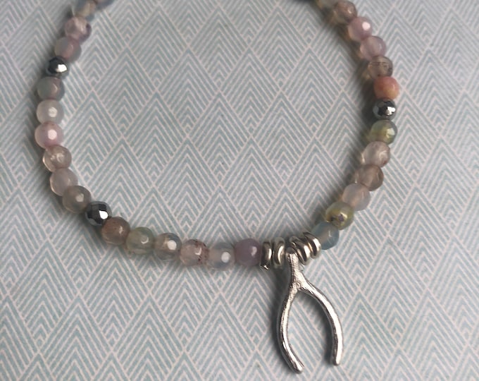 Elastic bracelet with beaded agate, hematite and silver-plated details
